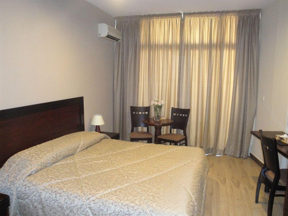 Mozart Hotel Beirut Exteriör bild