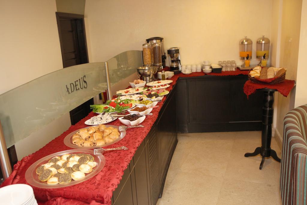 Mozart Hotel Beirut Exteriör bild