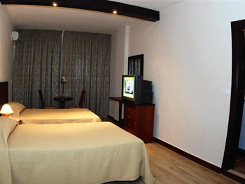 Mozart Hotel Beirut Exteriör bild