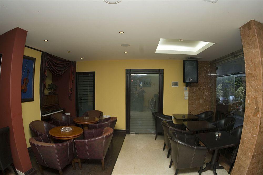 Mozart Hotel Beirut Exteriör bild