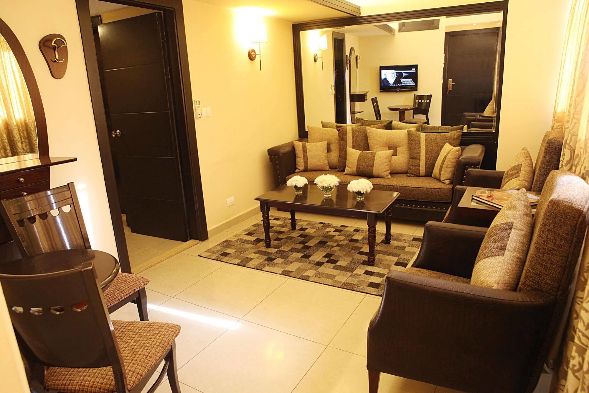 Mozart Hotel Beirut Exteriör bild