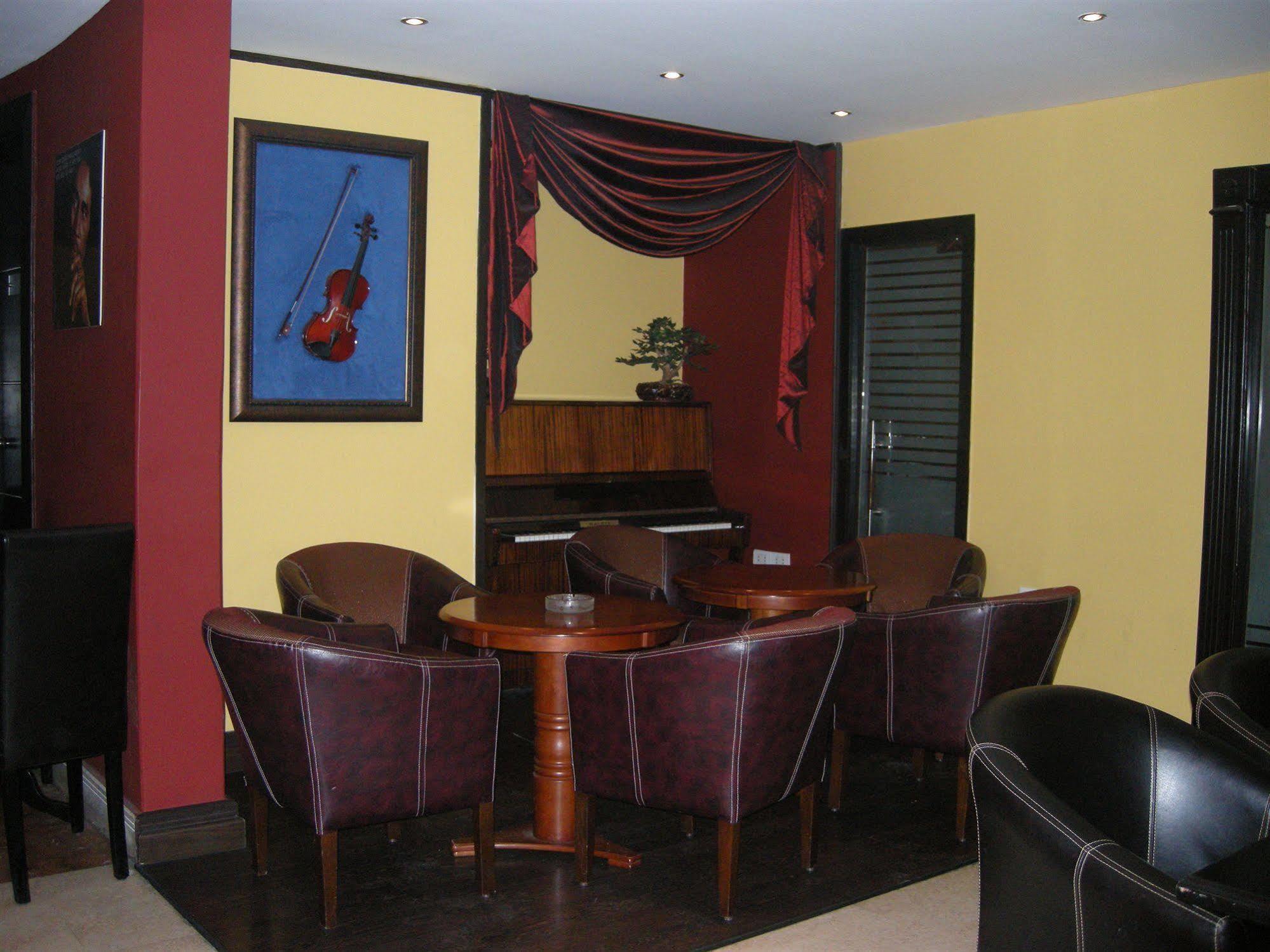Mozart Hotel Beirut Exteriör bild