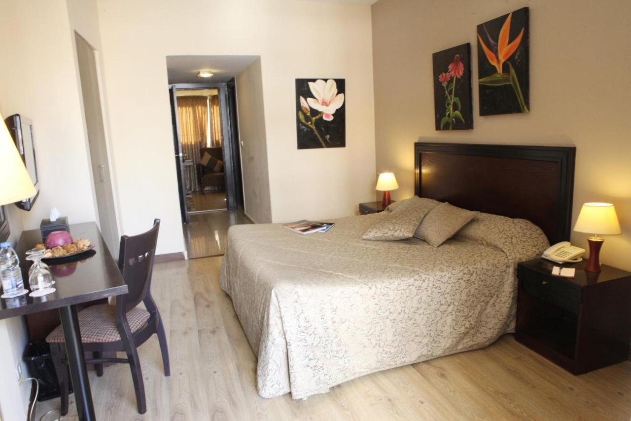 Mozart Hotel Beirut Exteriör bild